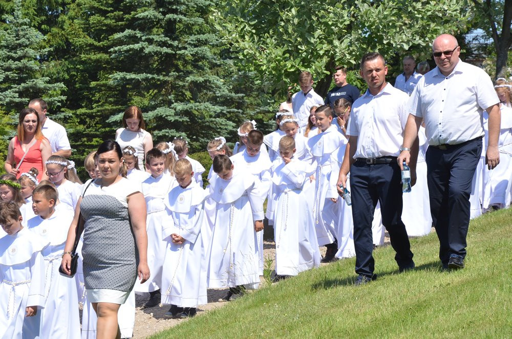 Tysiące mieszkańców Sierakowic na procesji Bożego Ciała