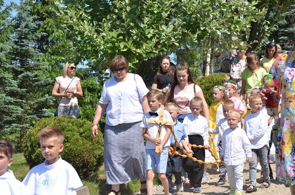 Tysiące mieszkańców Sierakowic na procesji Bożego Ciała