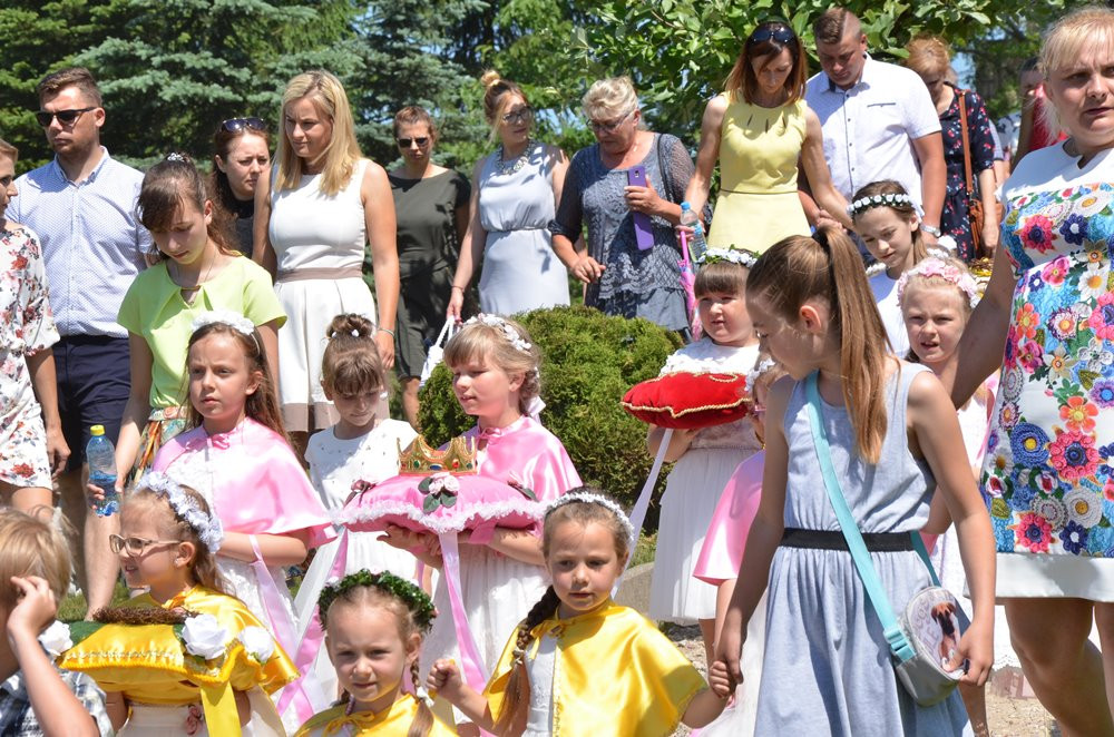 Tysiące mieszkańców Sierakowic na procesji Bożego Ciała