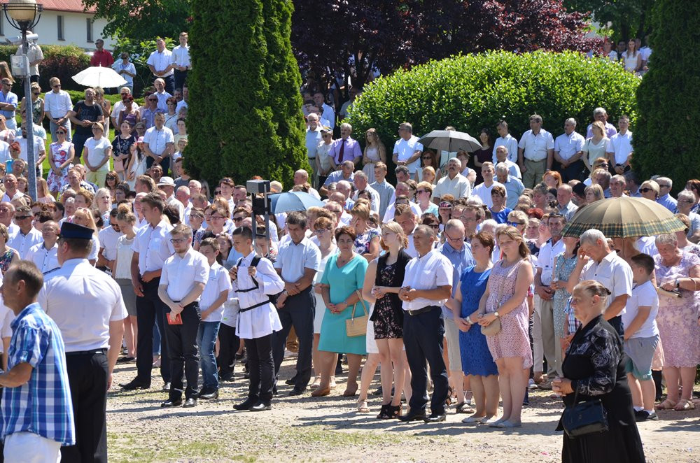 Tysiące mieszkańców Sierakowic na procesji Bożego Ciała