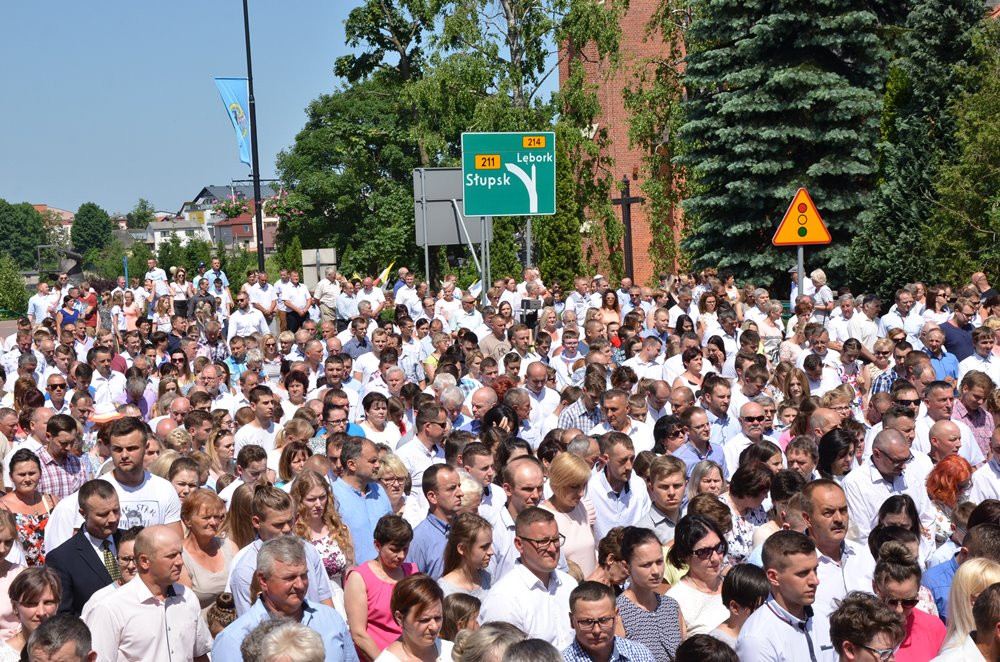 Tysiące mieszkańców Sierakowic na procesji Bożego Ciała