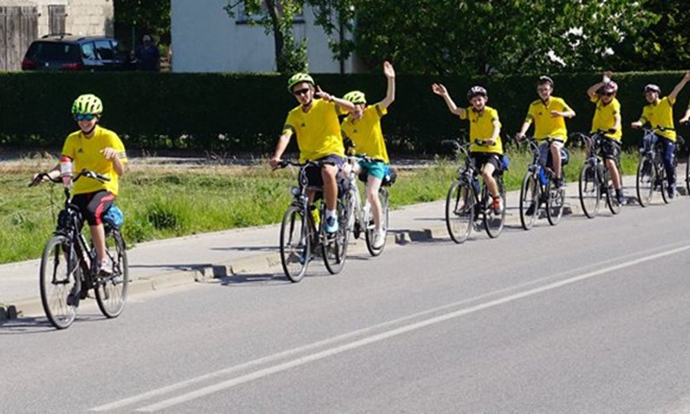 Na rowerach z Szopy do Częstochowy. Wyjątkowa wyprawa uczniów, nauczycieli i przyjaciół szkoły