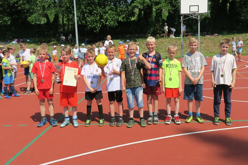 Żukowo. Sportowe i indiańskie harce w SP nr 1 z okazji Dnia Dziecka