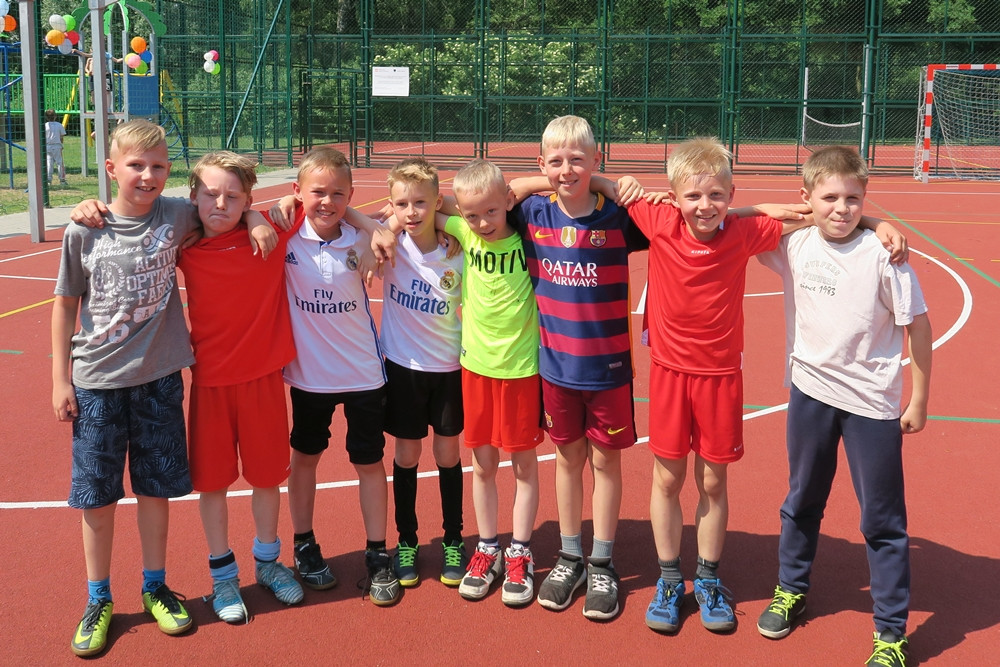 Żukowo. Sportowe i indiańskie harce w SP nr 1 z okazji Dnia Dziecka