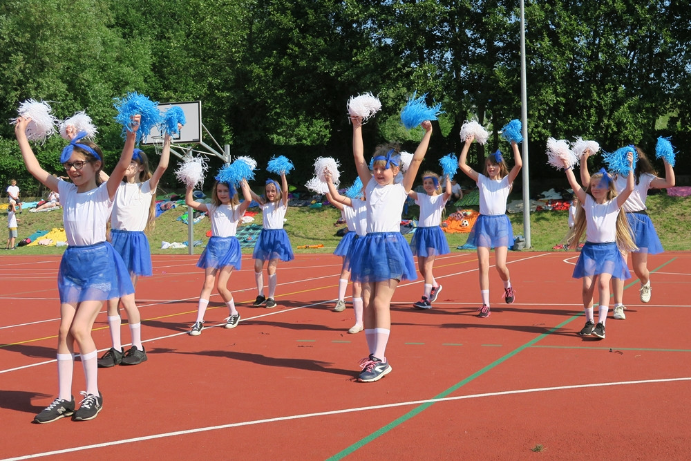 Żukowo. Sportowe i indiańskie harce w SP nr 1 z okazji Dnia Dziecka