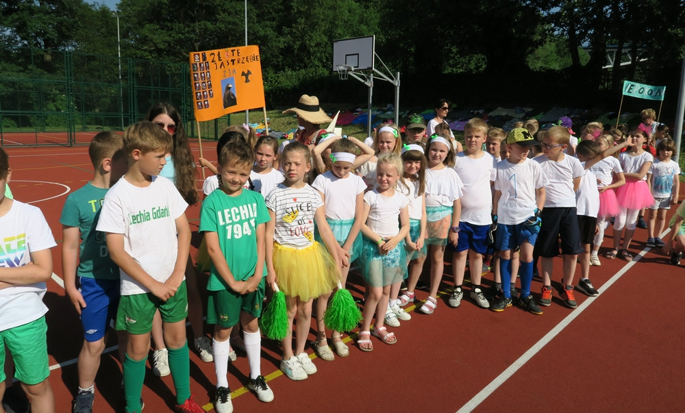 Żukowo. Sportowe i indiańskie harce w SP nr 1 z okazji Dnia Dziecka
