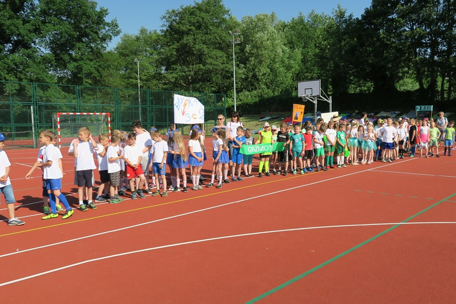 Żukowo. Sportowe i indiańskie harce w SP nr 1 z okazji Dnia Dziecka