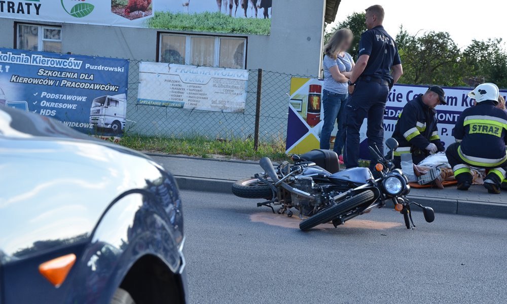 Stara Maszyna. Zderzenie osobówki z motocyklem. Ranny kierowca jednośladu