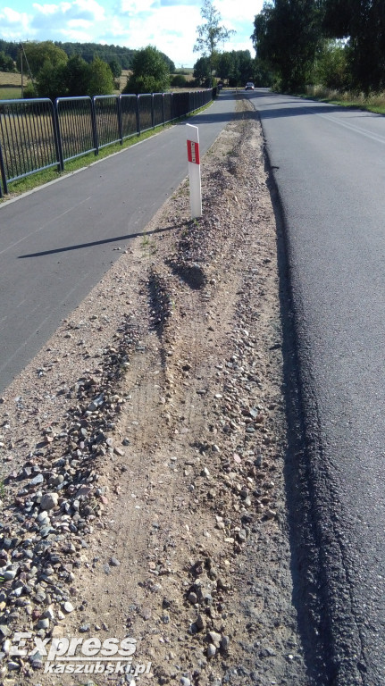 Kamienie na ścieżce rowerowej