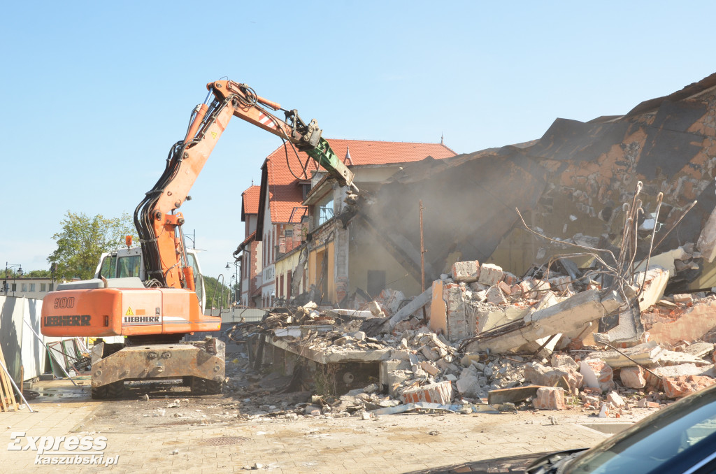 Kartuzy. Wyburzają rampę kolejową