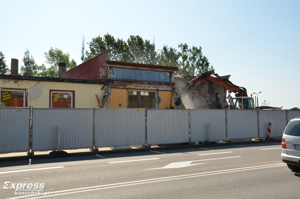 Kartuzy. Wyburzają rampę kolejową