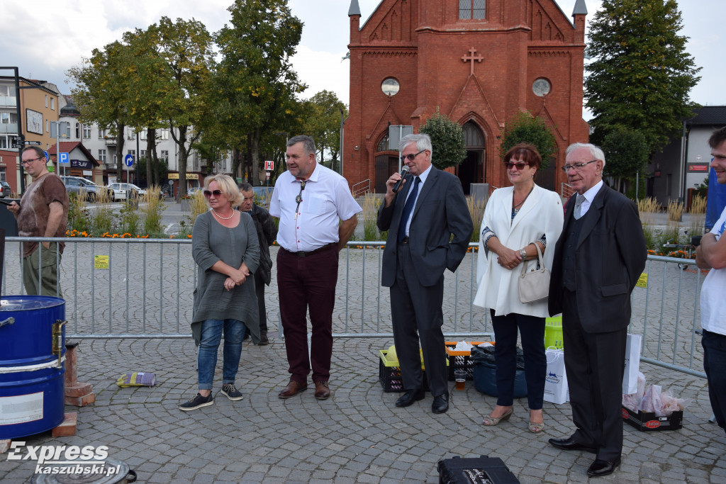 Kartuzy. Pokaz wypalania ceramiki