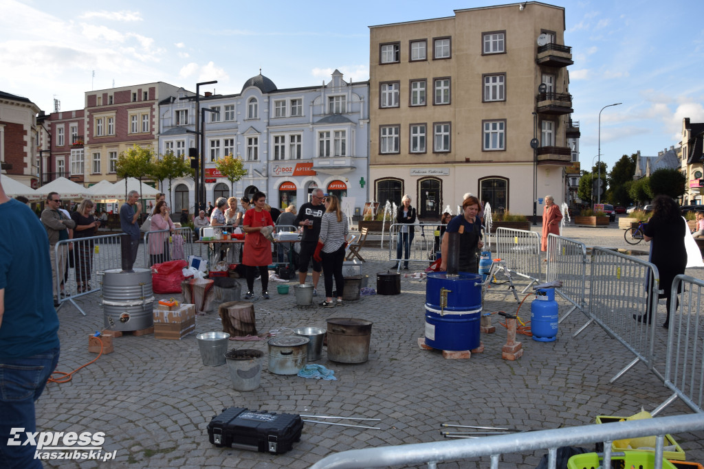 Kartuzy. Pokaz wypalania ceramiki