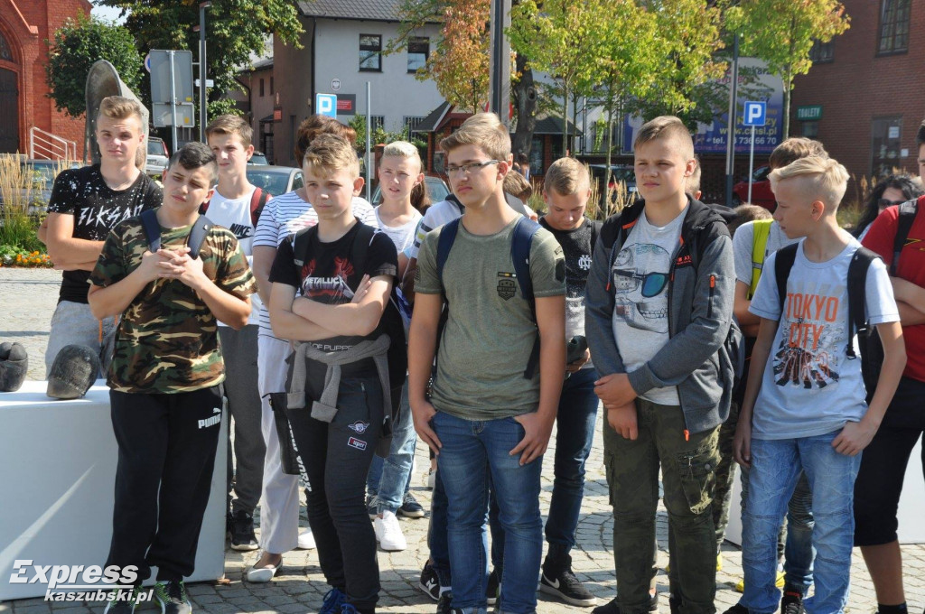 Uczniowie na plenerze artystycznym