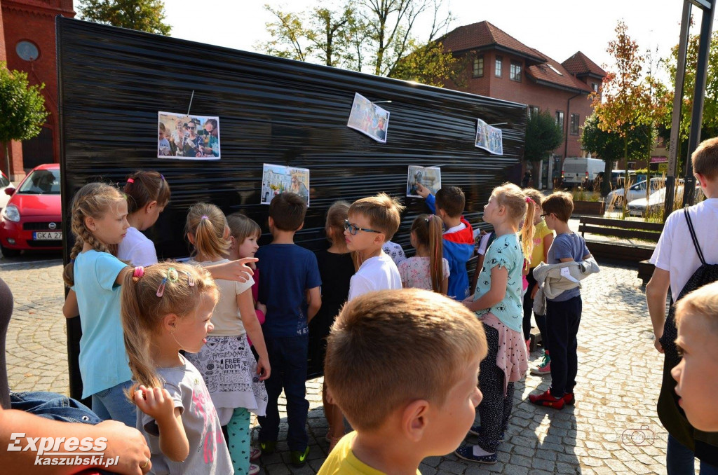 Uczniowie na plenerze artystycznym