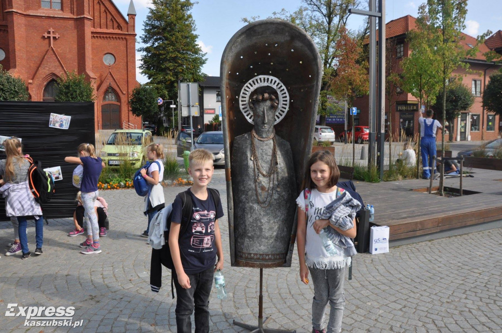 Uczniowie na plenerze artystycznym