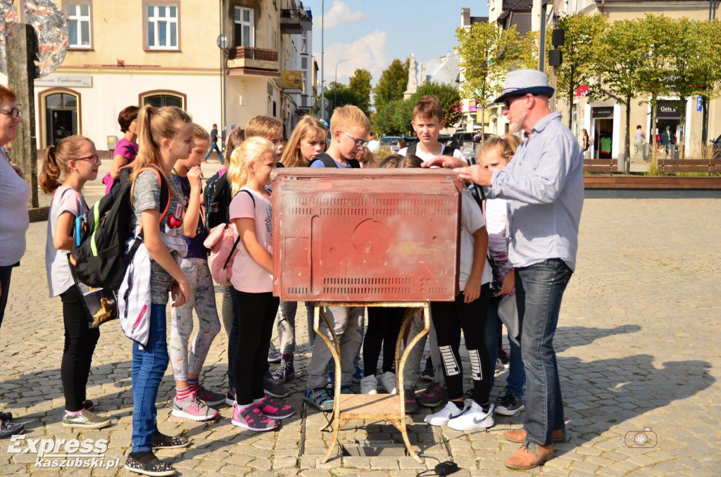 Uczniowie na plenerze artystycznym