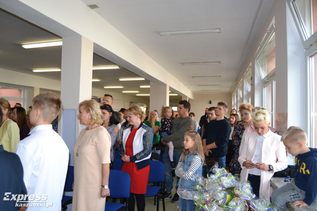 Kartuzy. Pasowanie uczniów w SP nr 5