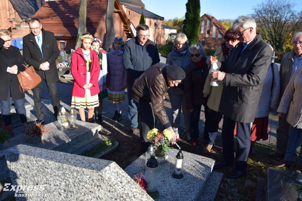 Miłośnicy Kartuz i młodzież odwiedzili groby