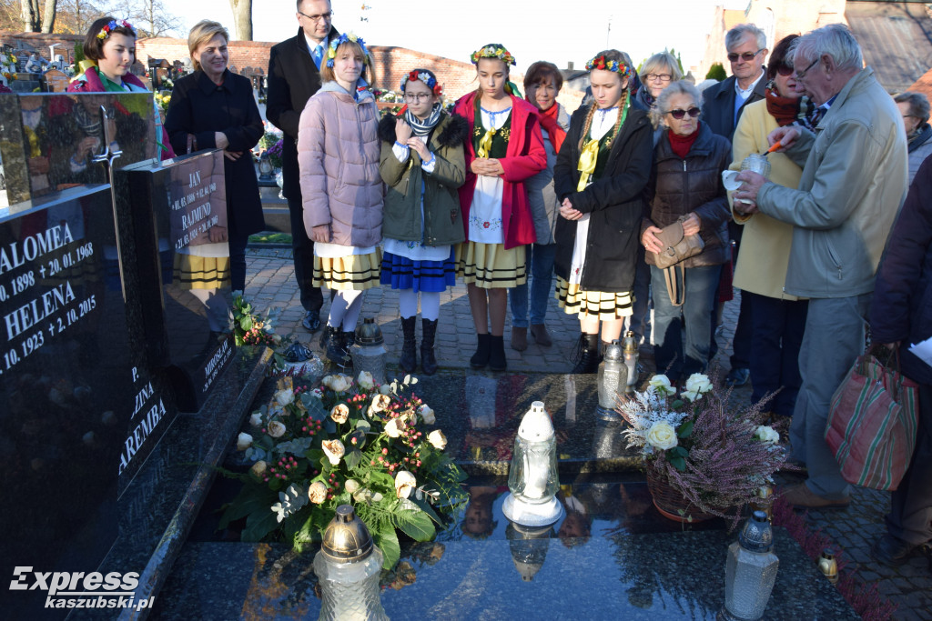 Miłośnicy Kartuz i młodzież odwiedzili groby
