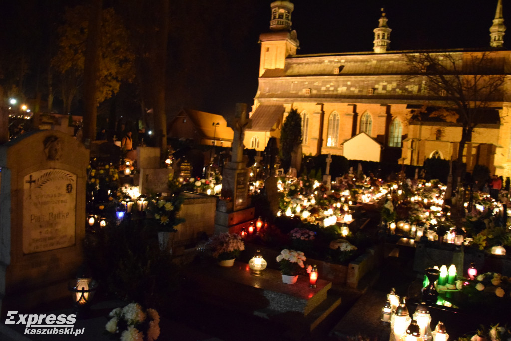 Kartuski cmentarz wieczorem