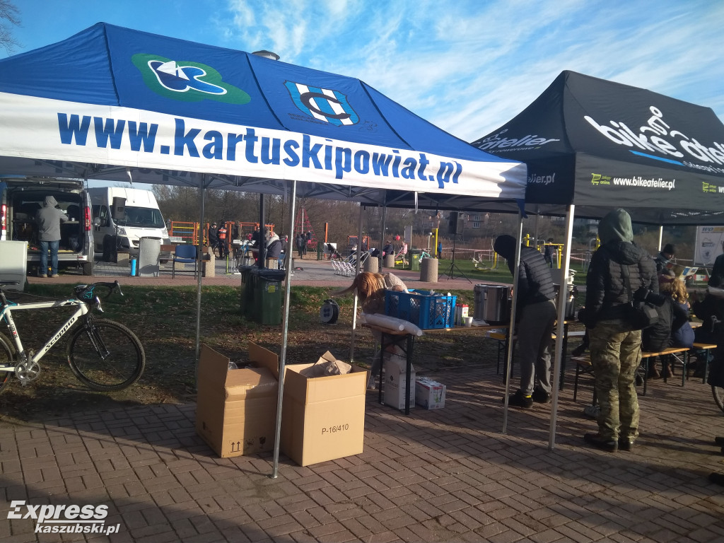 Zawody kolarskie w kartuskim Gaju