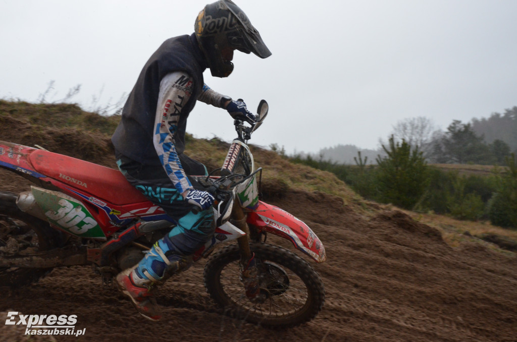 Miłośnicy motocrossu spotkali się w Gostomiu