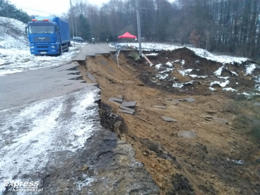 Zarwana droga i osuwisko w Rutkach