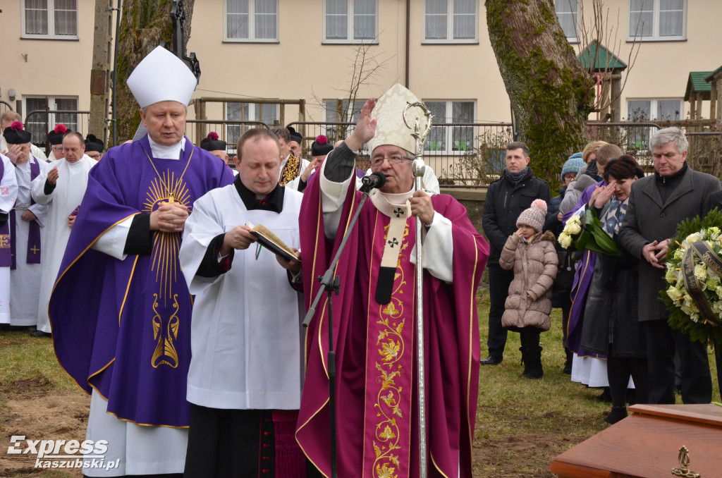 Gowidlino. Pogrzeb ks. Franciszka Cybuli