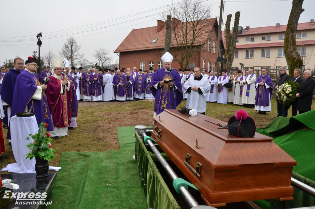 Gowidlino. Pogrzeb ks. Franciszka Cybuli