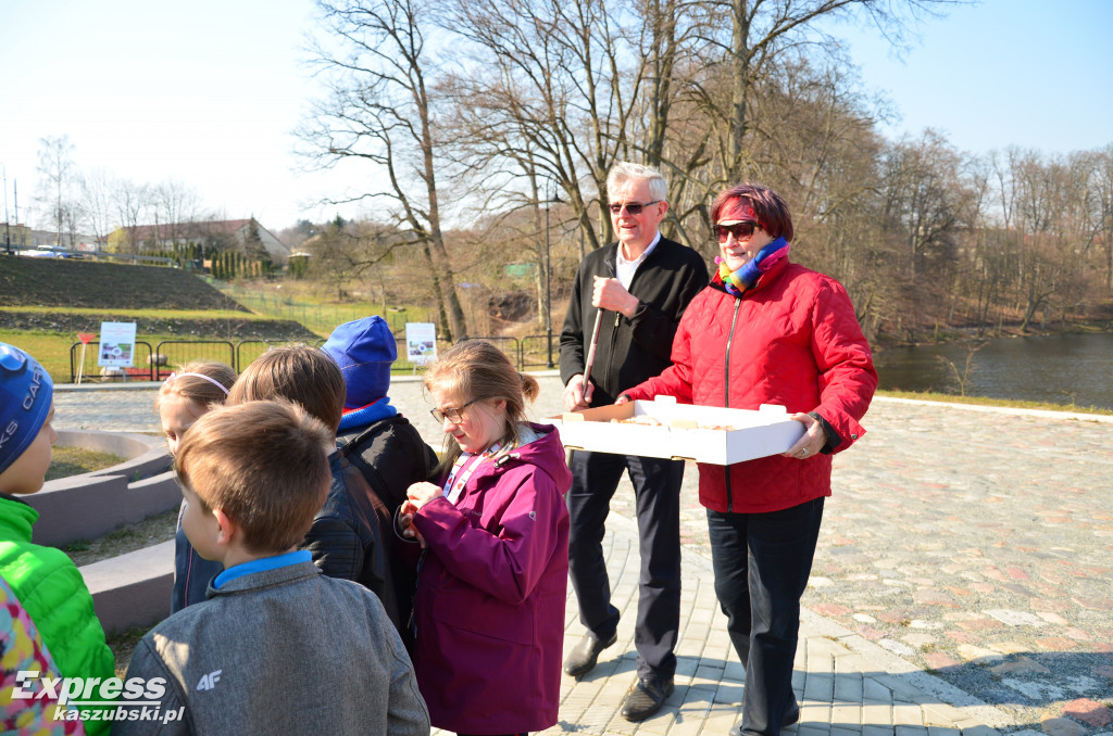 Sprzątanie parku przy kolegiacie