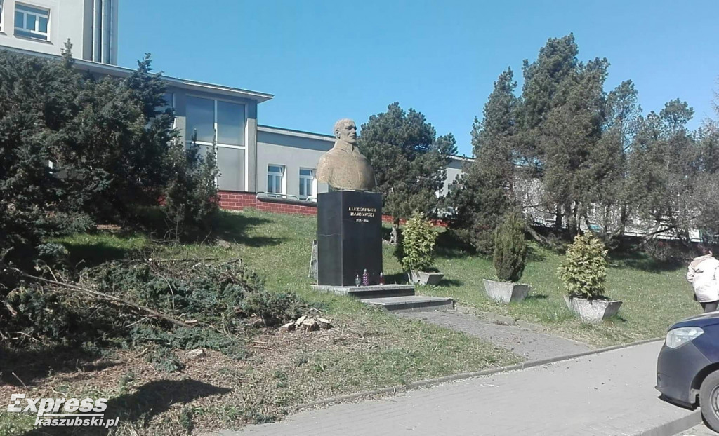Przygotowania do renowacji pomnika A. Majkowskiego