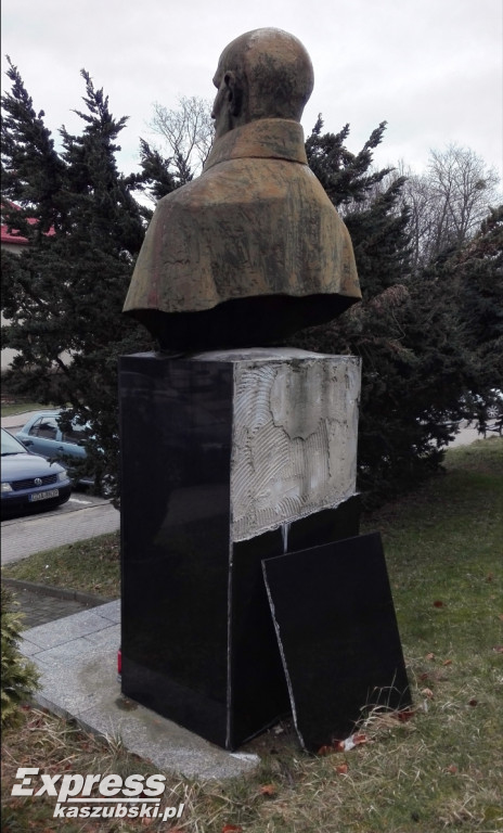 Przygotowania do renowacji pomnika A. Majkowskiego
