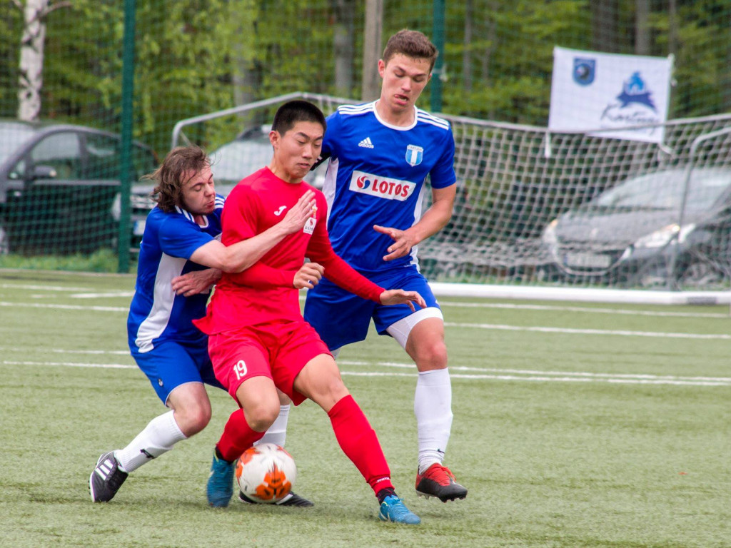 Mecz juniorów Cartusii z piłkarzami z Chin