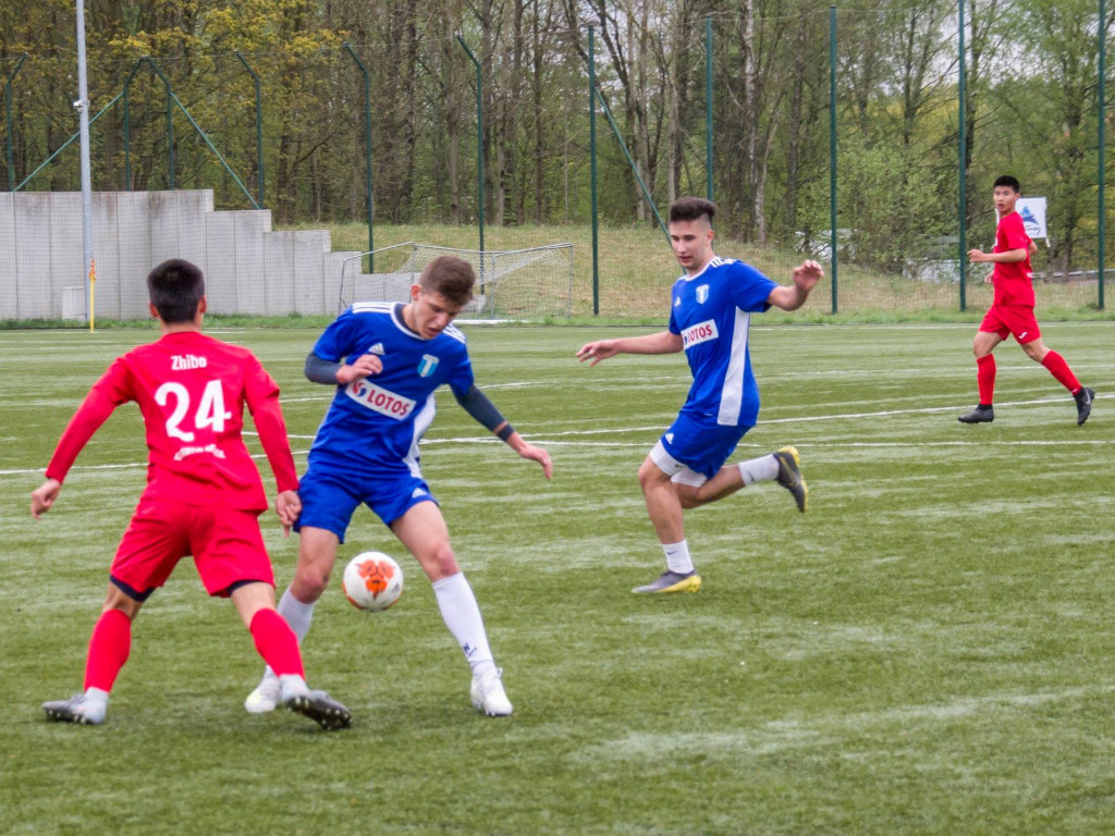 Mecz juniorów Cartusii z piłkarzami z Chin