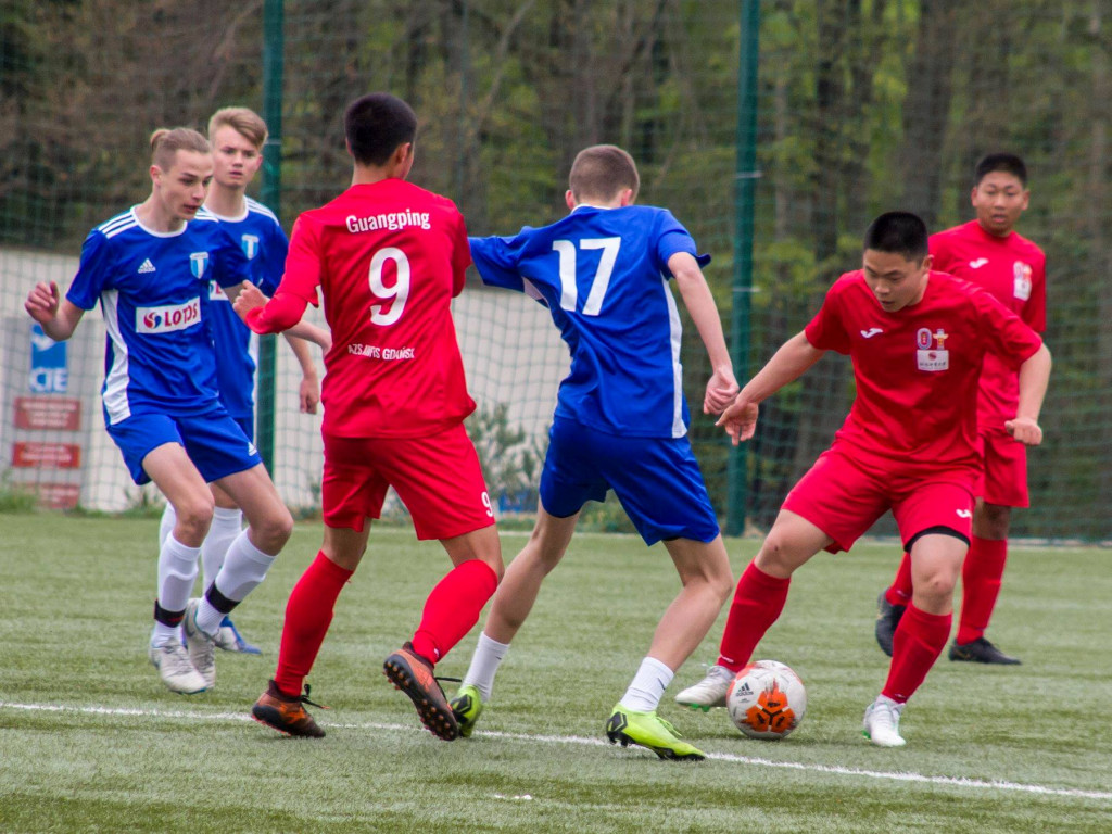 Mecz juniorów Cartusii z piłkarzami z Chin