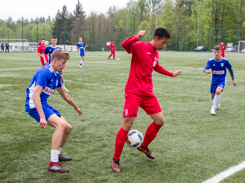 Mecz juniorów Cartusii z piłkarzami z Chin