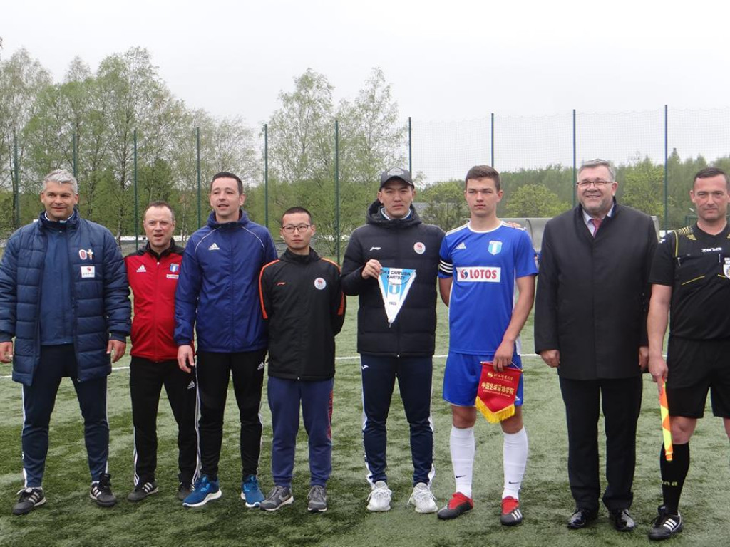 Mecz juniorów Cartusii z piłkarzami z Chin
