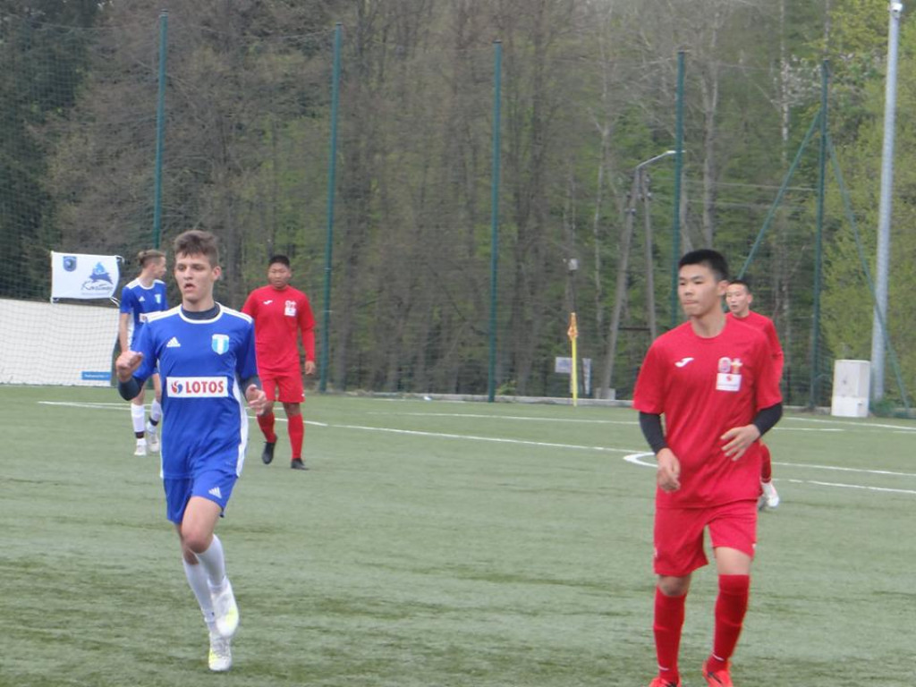 Mecz juniorów Cartusii z piłkarzami z Chin