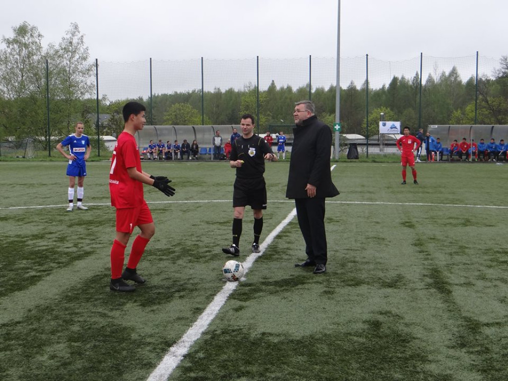 Mecz juniorów Cartusii z piłkarzami z Chin