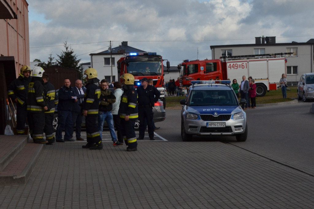Alarm bombowy w ZSP w Sierakowicach