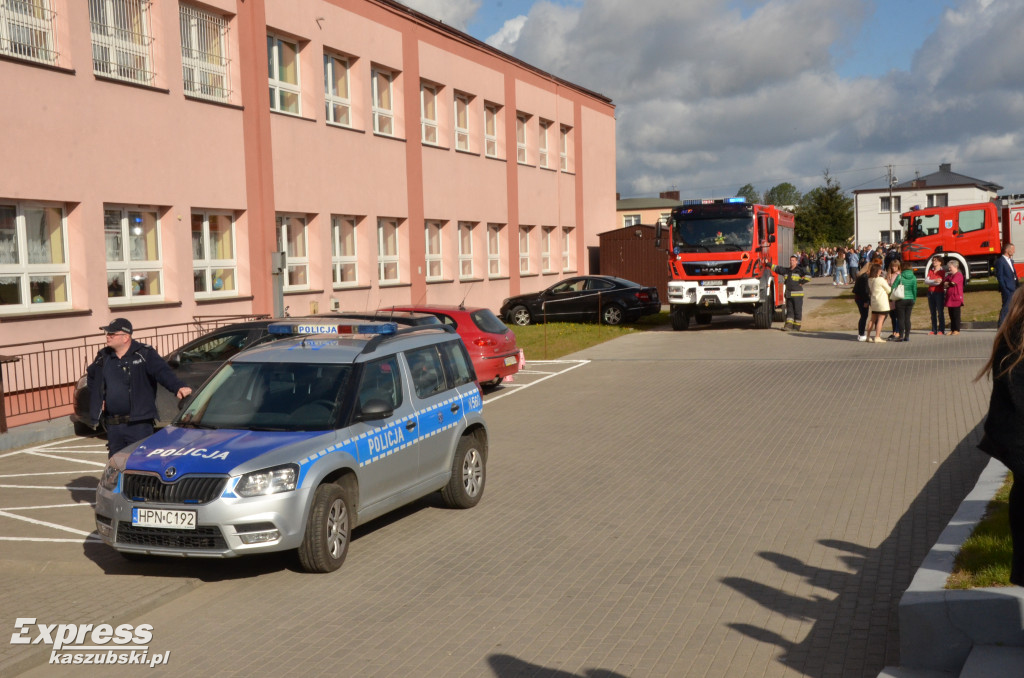 Alarm bombowy w ZSP w Sierakowicach