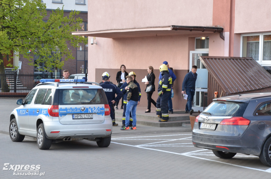 Alarm bombowy w ZSP w Sierakowicach