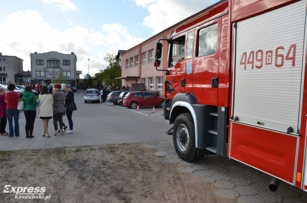 Alarm bombowy w ZSP w Sierakowicach