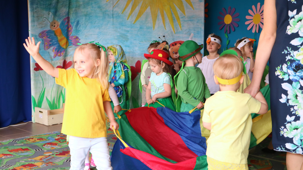 Występ dla rodziców w przedszkolu Gucio