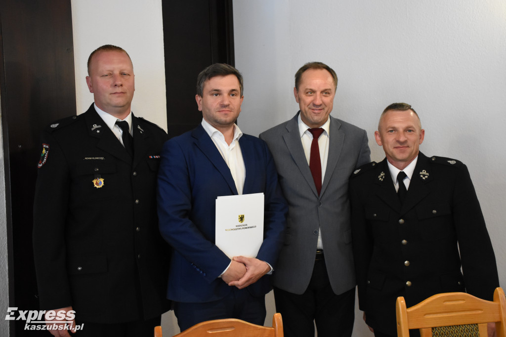 Podpisanie umów na sprzęt dla OSP