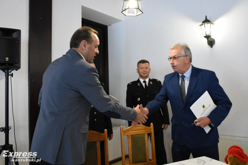 Podpisanie umów na sprzęt dla OSP