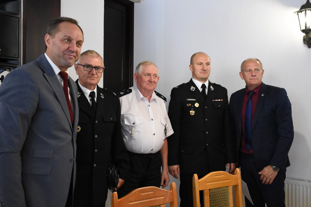 Podpisanie umów na sprzęt dla OSP