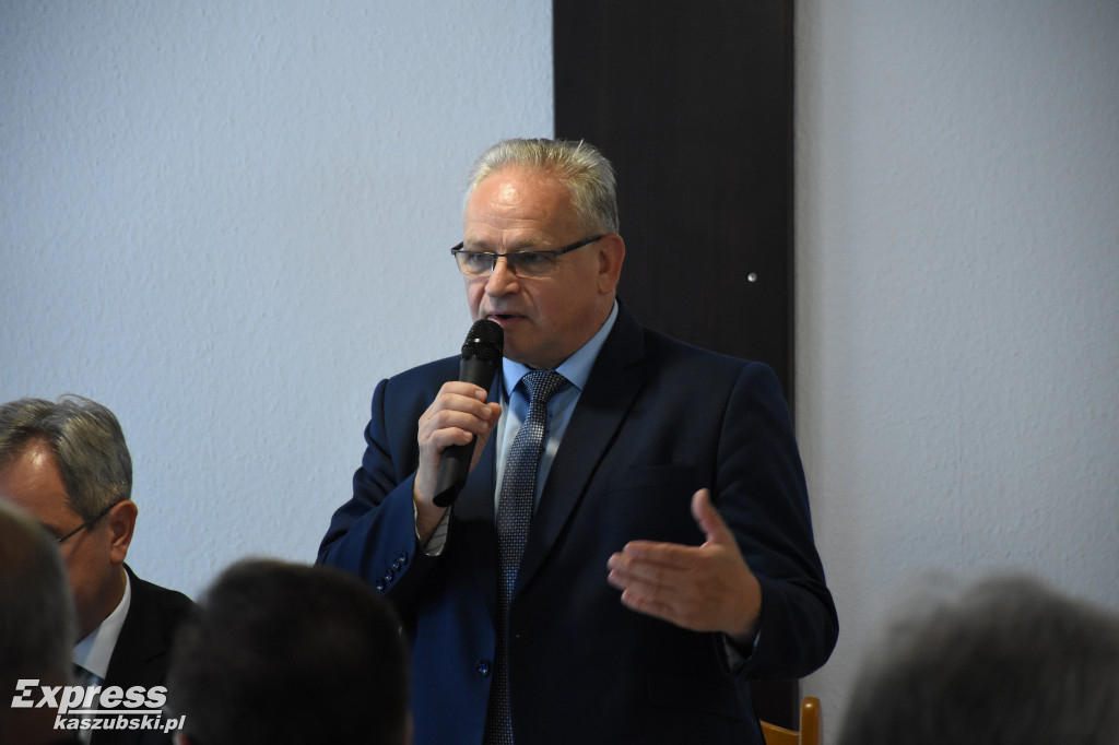 Podpisanie umów na sprzęt dla OSP