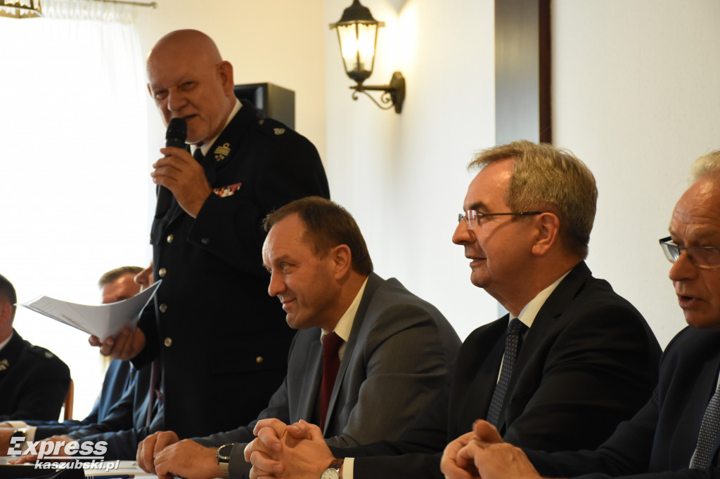 Podpisanie umów na sprzęt dla OSP